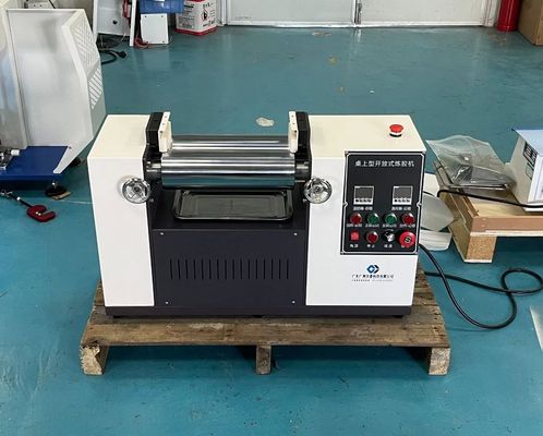 دستگاه مخلوط کن لاستیک آسیاب باز جمع و جور 750×380×600 میلی‌متری با ظرفیت 300 ست در ماه و فاصله غلتک قابل تنظیم